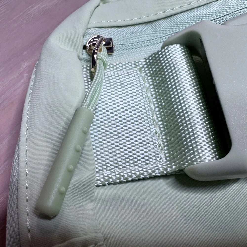 NEW ID Y Mint Green Waist Crossbody Shoulder Sling Pack adjustable strap.